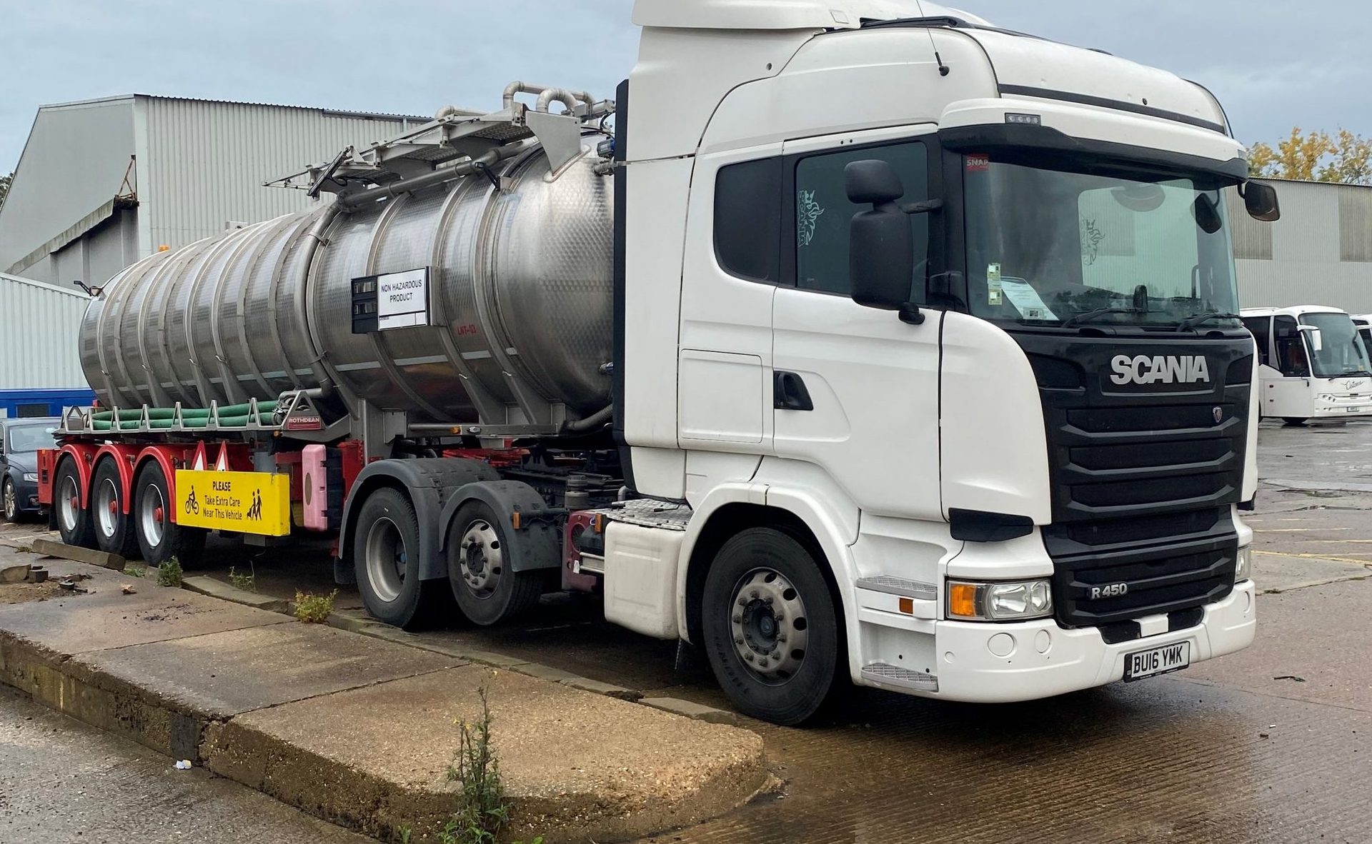 Scania tractor unit with stainless steel tanker trailer